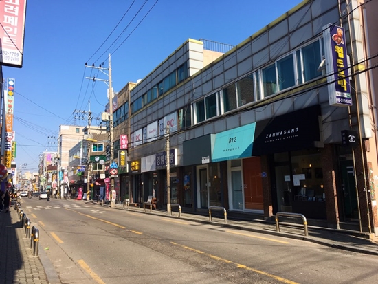 이색 카페 풍경 매료, 망원동에 제2경리단길 떴다