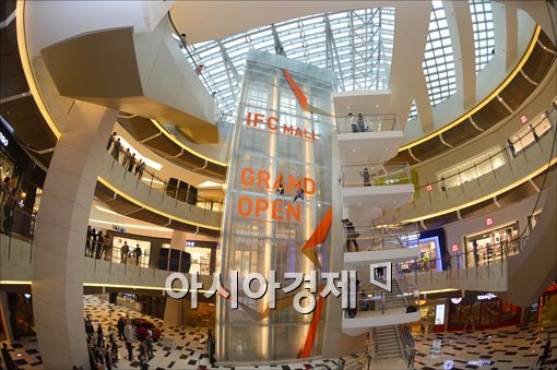 [포토]여의도 최초의 쇼핑몰, IFC몰 오픈 - 아시아경제